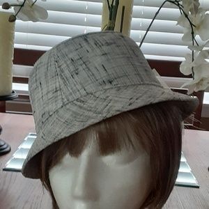 Women's clotche style hat